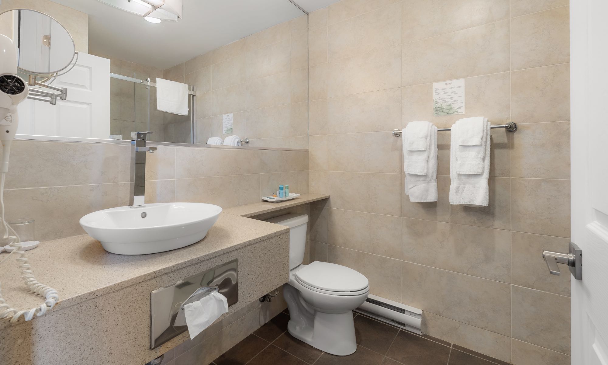 petit-manoir-casino-chambre-eco-1-lit-queen-1
