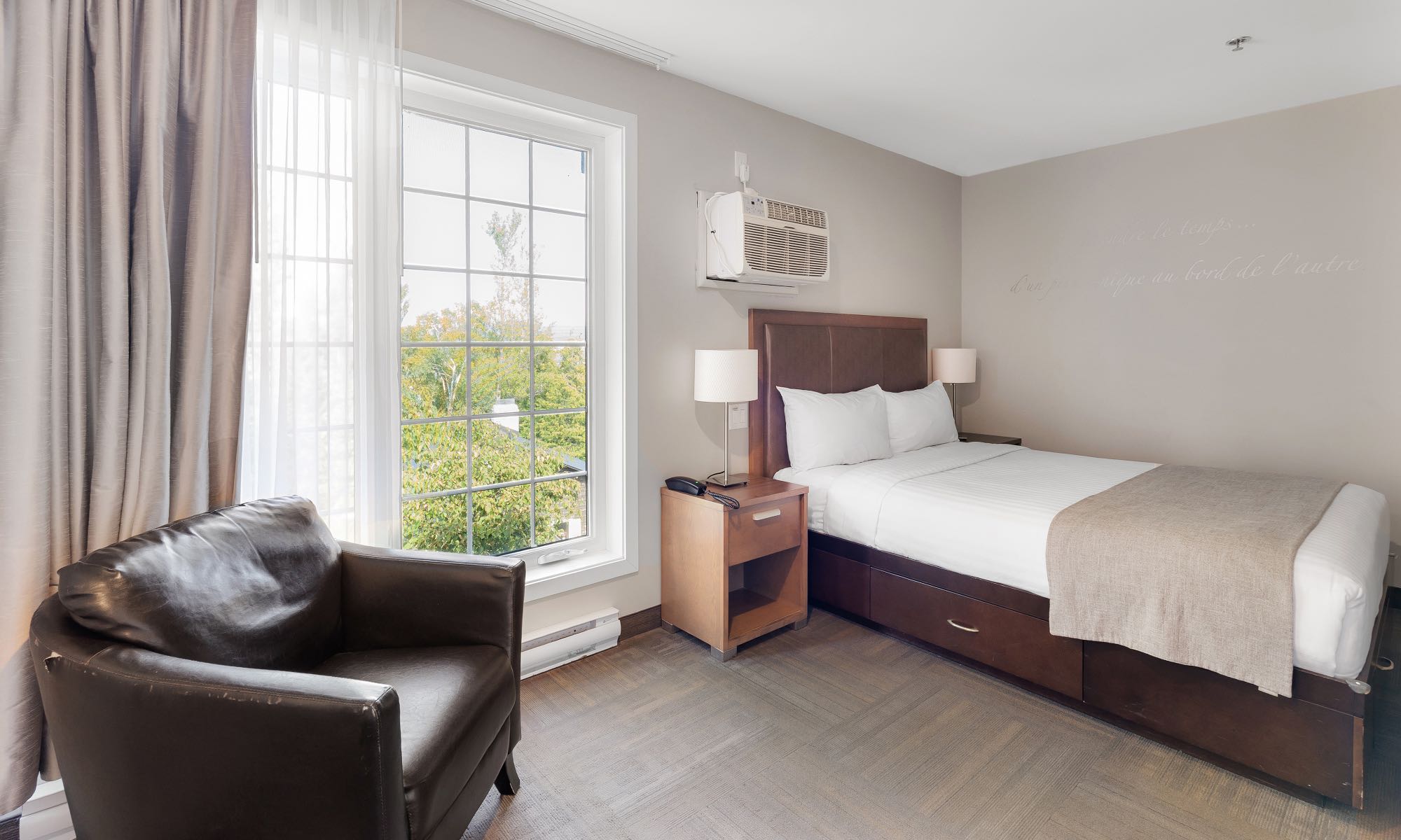 petit-manoir-casino-chambre-eco-1-lit-queen-2