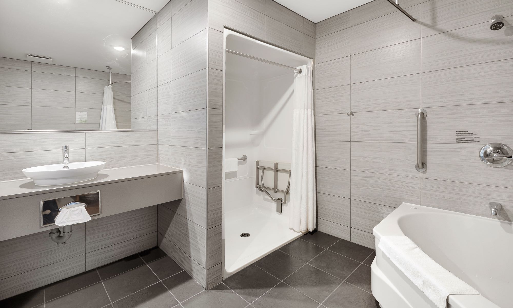 PMC – suite vue fleuve cuisinette 10