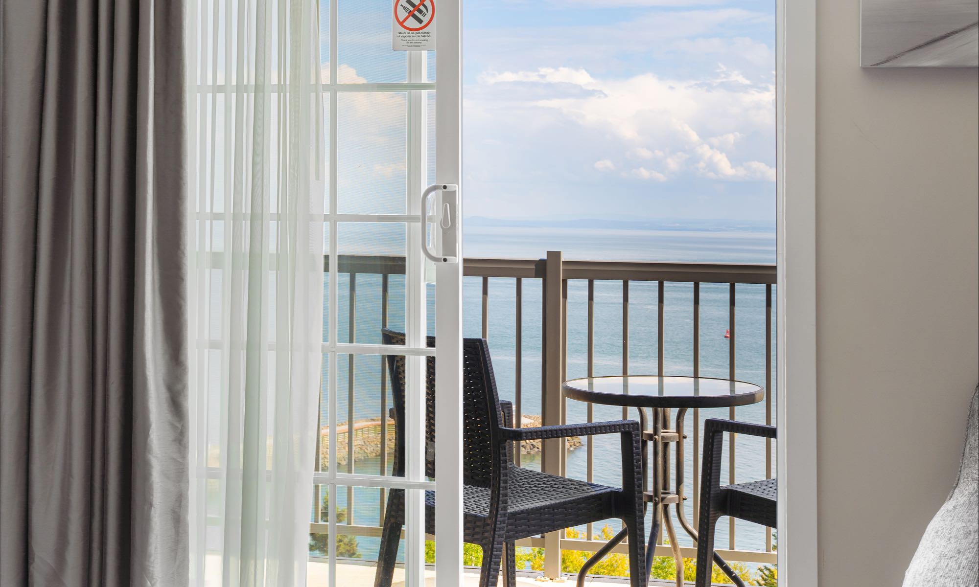 PMC – suite vue fleuve cuisinette 11