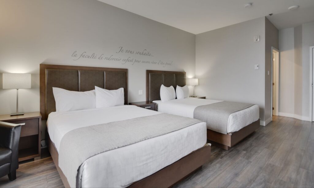 petit-manoir-casino-chambre-economique-2-lits-queen-02