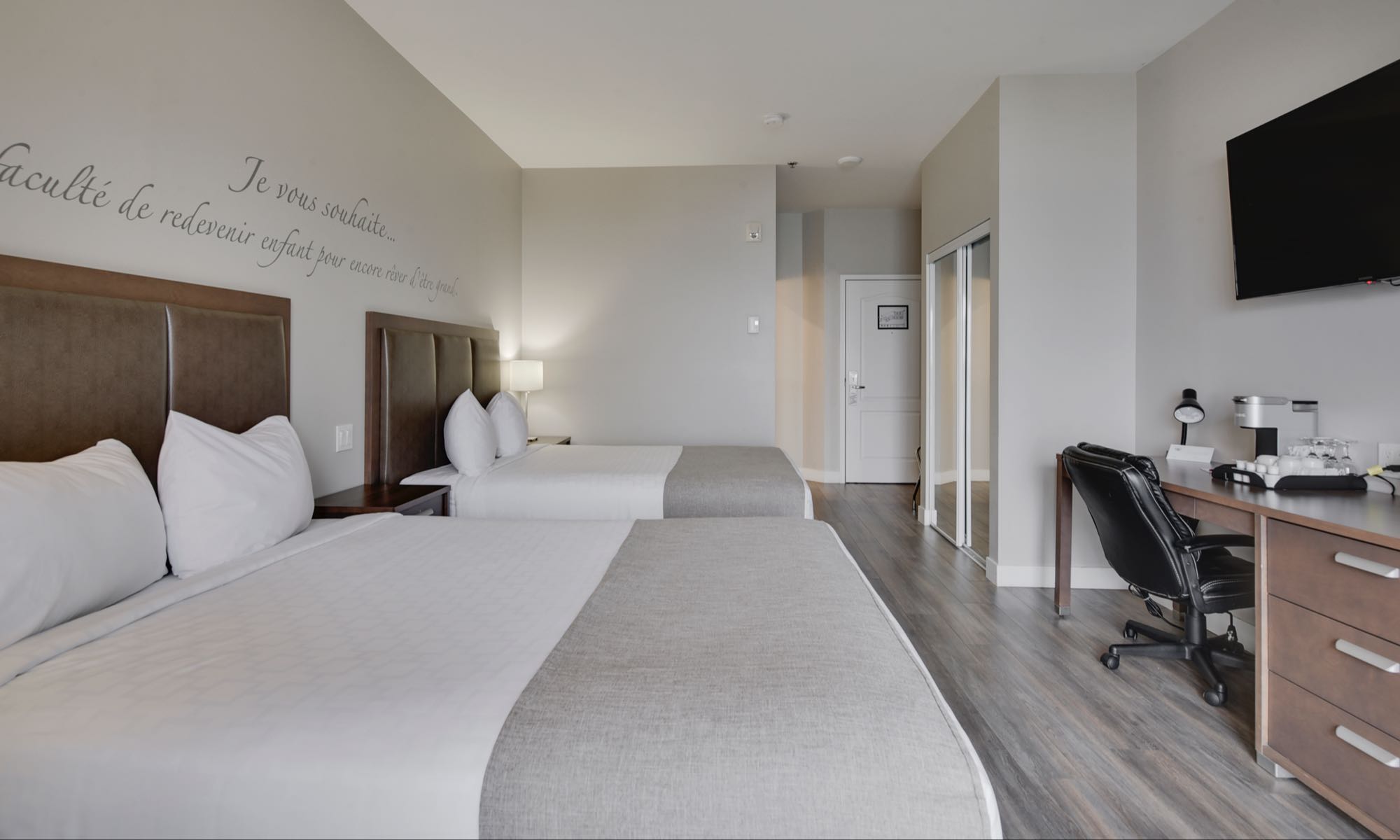 petit-manoir-casino-chambre-economique-2-lits-queen-03