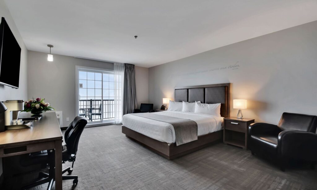 petit-manoir-casino-chambre-superieure-1-lit-king-01