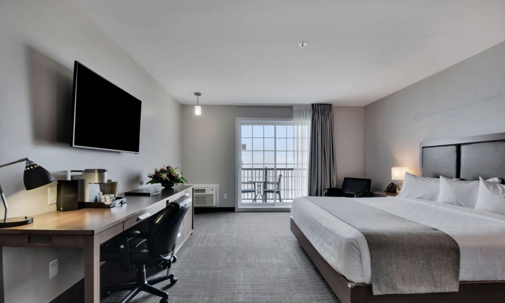 petit-manoir-casino-chambre-superieure-1-lit-king-adapte-02