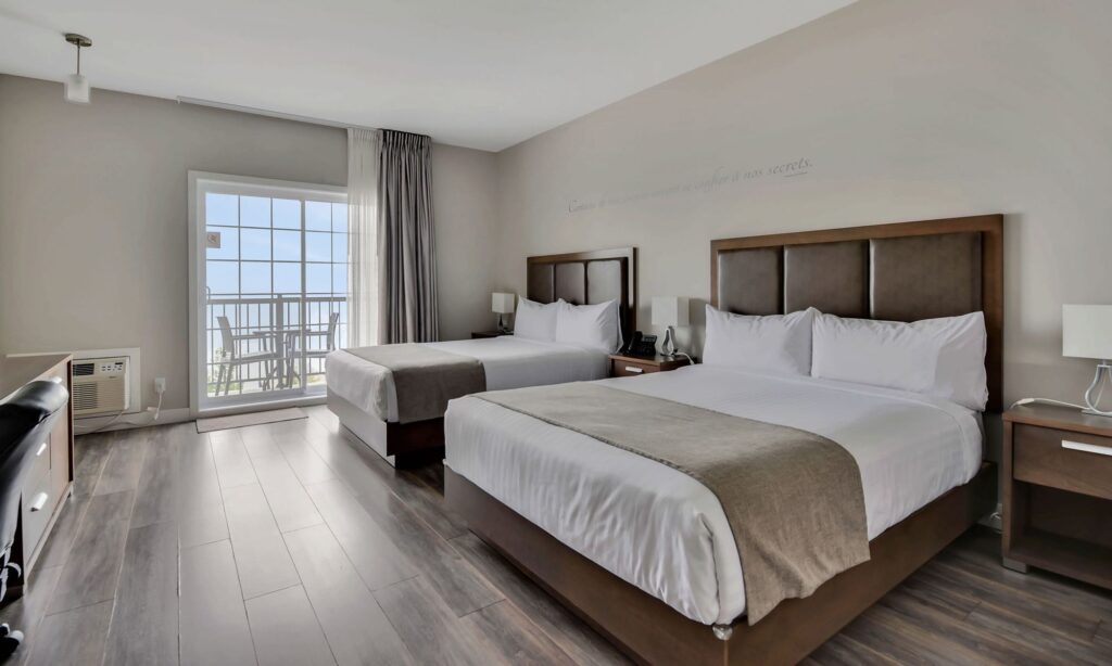 petit-manoir-casino-chambre-superieure-2-lits-queen-01