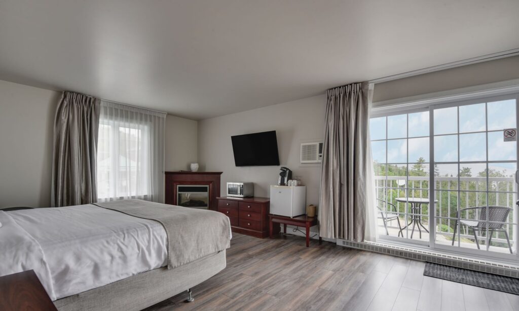 petit-manoir-casino-pavillons-chambre-eco-fleuve-1-lit-queen-02
