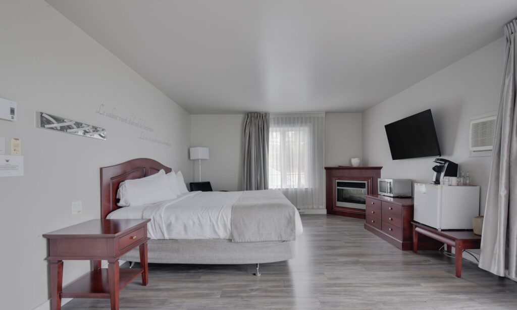 petit-manoir-casino-pavillons-chambre-economique-1-lit-queen-03
