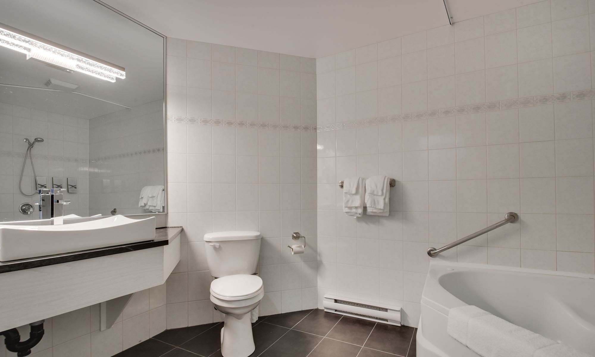 petit-manoir-casino-pavillons-chambre-economique-1-lit-queen-04