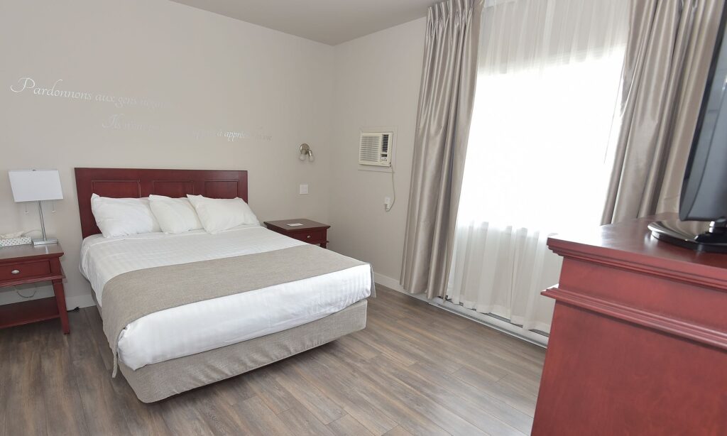petit-manoir-casino-pavillons-suite-2-lits-queen-01