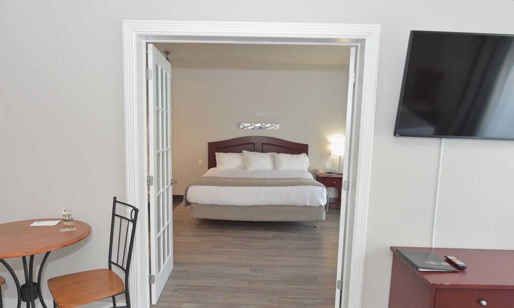 petit-manoir-casino-pavillons-suite-3-lits-02
