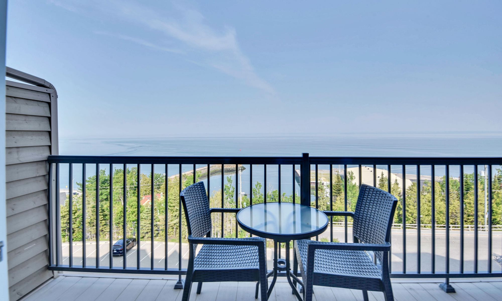 petit-manoir-casino-suite-vue-fleuve-01